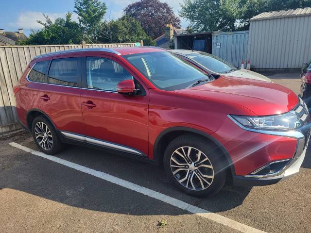 Mitsubishi Outlander 2.2 DI-D Juro 5dr Auto Estate Diesel Red