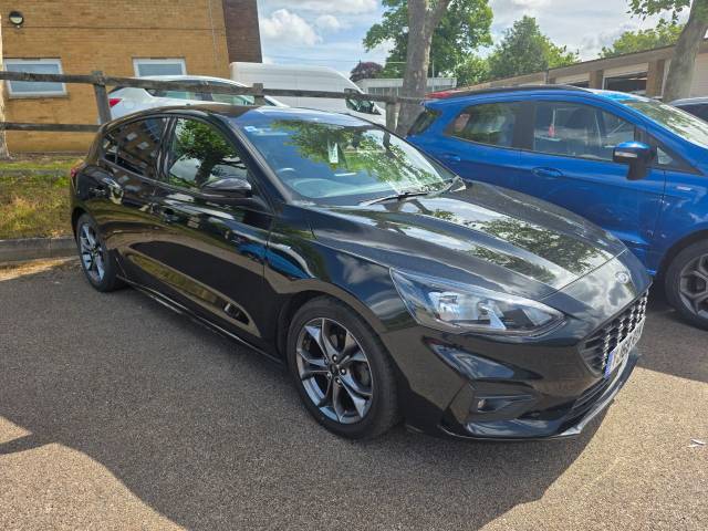 Ford Focus 1.0 EcoBoost 125 ST-Line 5dr Hatchback Petrol Absoulte Black