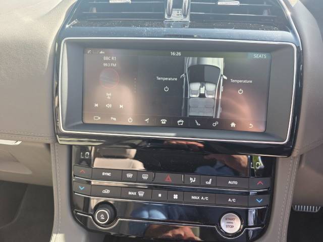 2018 Jaguar F-Pace 2.0d Portfolio 5dr Auto AWD