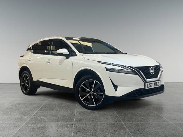 Nissan Qashqai 1.3 DiG-T MH 158 Tekna 5dr Xtronic Hatchback Petrol White