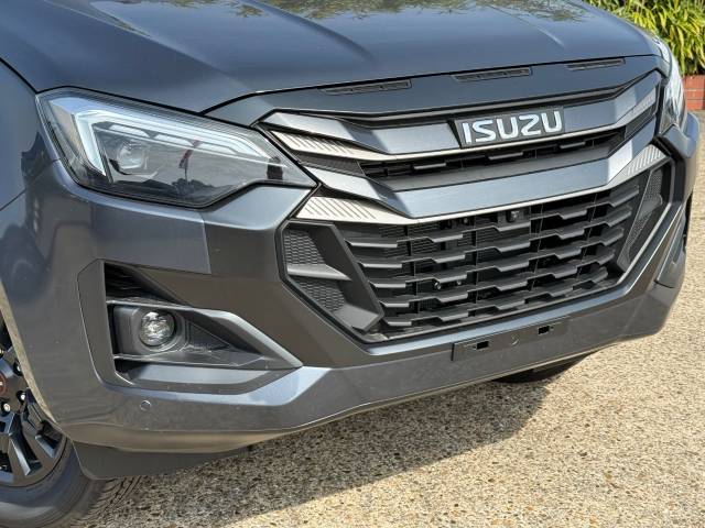2026 Isuzu D-max 2.2 V-Cross 8 Speed Auto 26MY