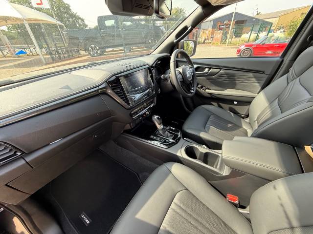2026 Isuzu D-max 2.2 V-Cross 8 Speed Auto 26MY