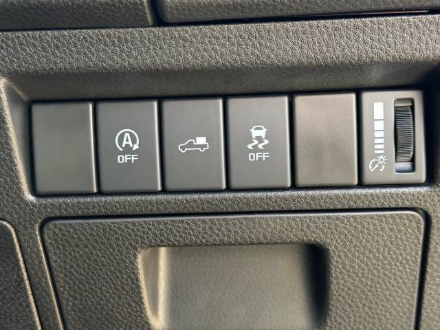 2026 Isuzu D-max 2.2 V-Cross 8 Speed Auto 26MY